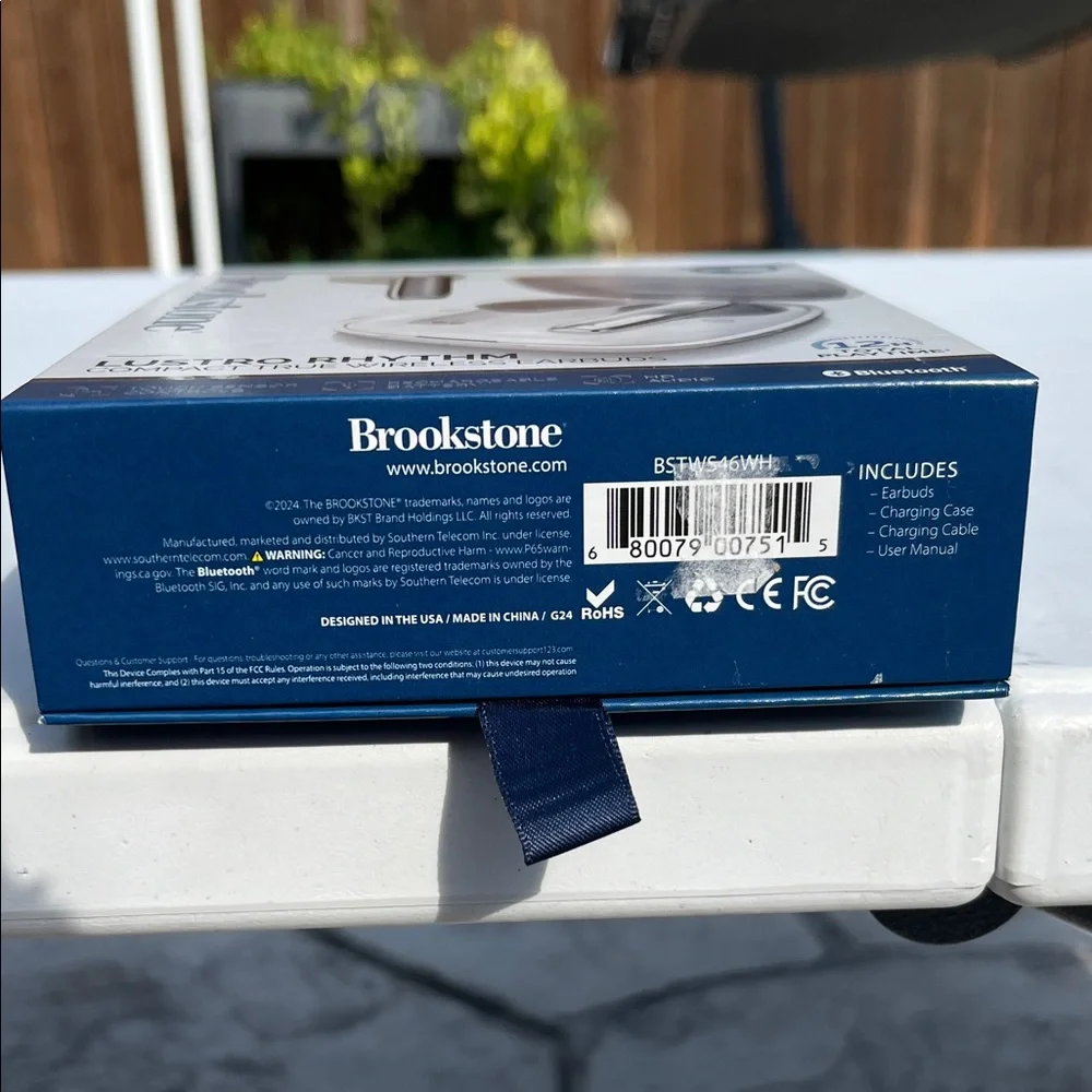 Brookstone Lustro Rhythm Compact Silver Earbuds